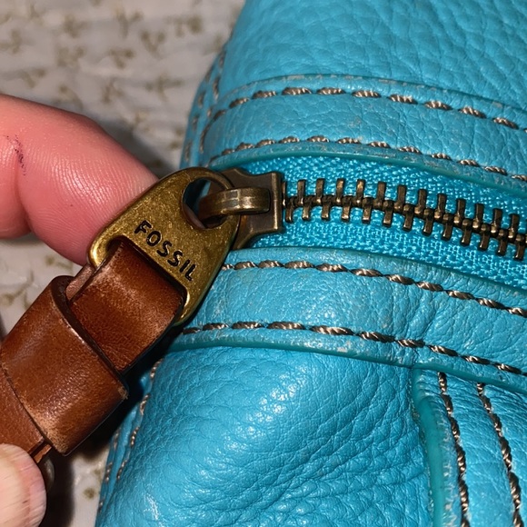 FOSSIL Teal Turquoise Blue Leather Crossbody/Messenger handbag (A) - Picture 2 of 10
